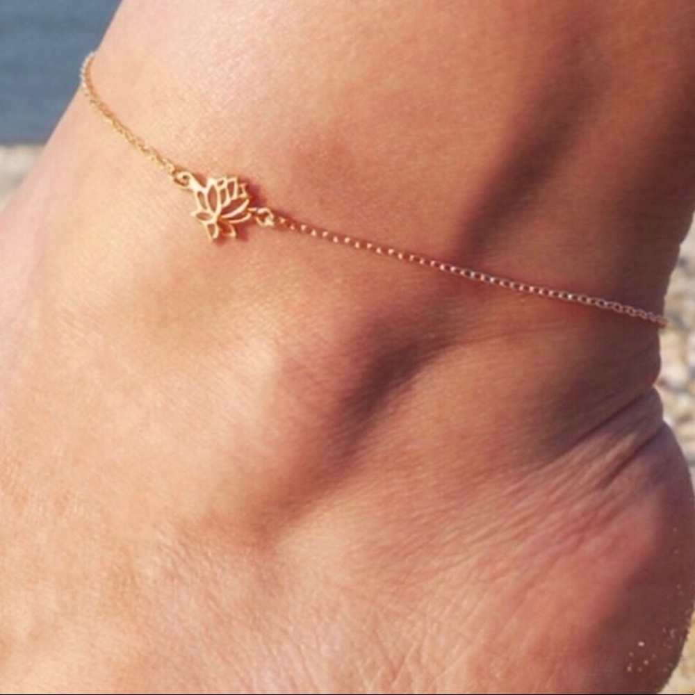 🌺 Dainty Lotus Anklet